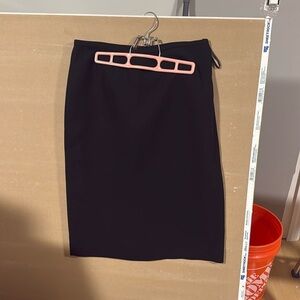 Jones studio midi skirt
Black lined
Lightly used
